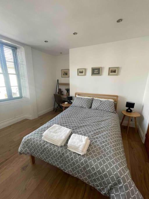 Abergavenny Center 2-Bed Flat Lägenhet Exteriör bild