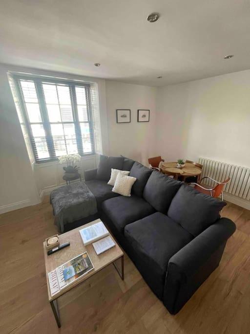 Abergavenny Center 2-Bed Flat Lägenhet Exteriör bild