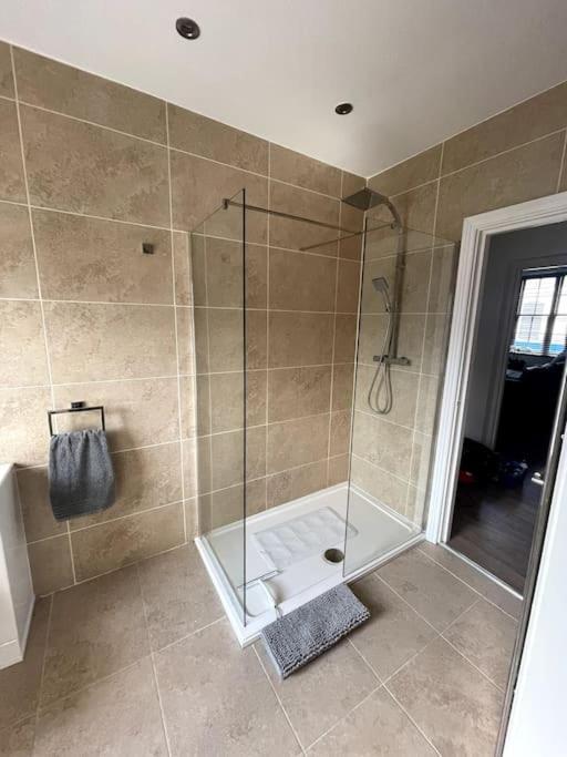 Abergavenny Center 2-Bed Flat Lägenhet Exteriör bild