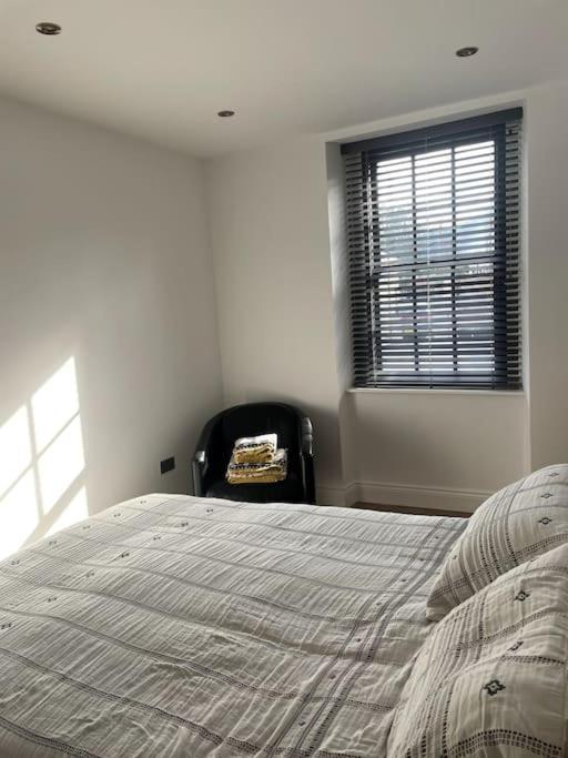 Abergavenny Center 2-Bed Flat Lägenhet Exteriör bild