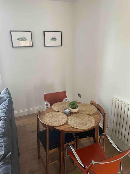 Abergavenny Center 2-Bed Flat Lägenhet Exteriör bild