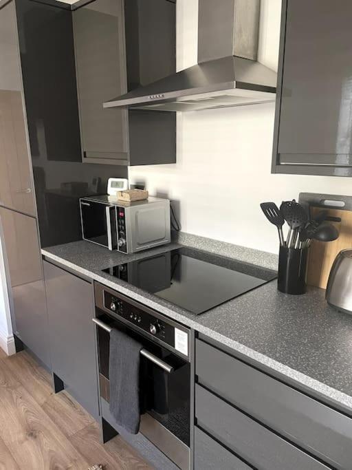 Abergavenny Center 2-Bed Flat Lägenhet Exteriör bild